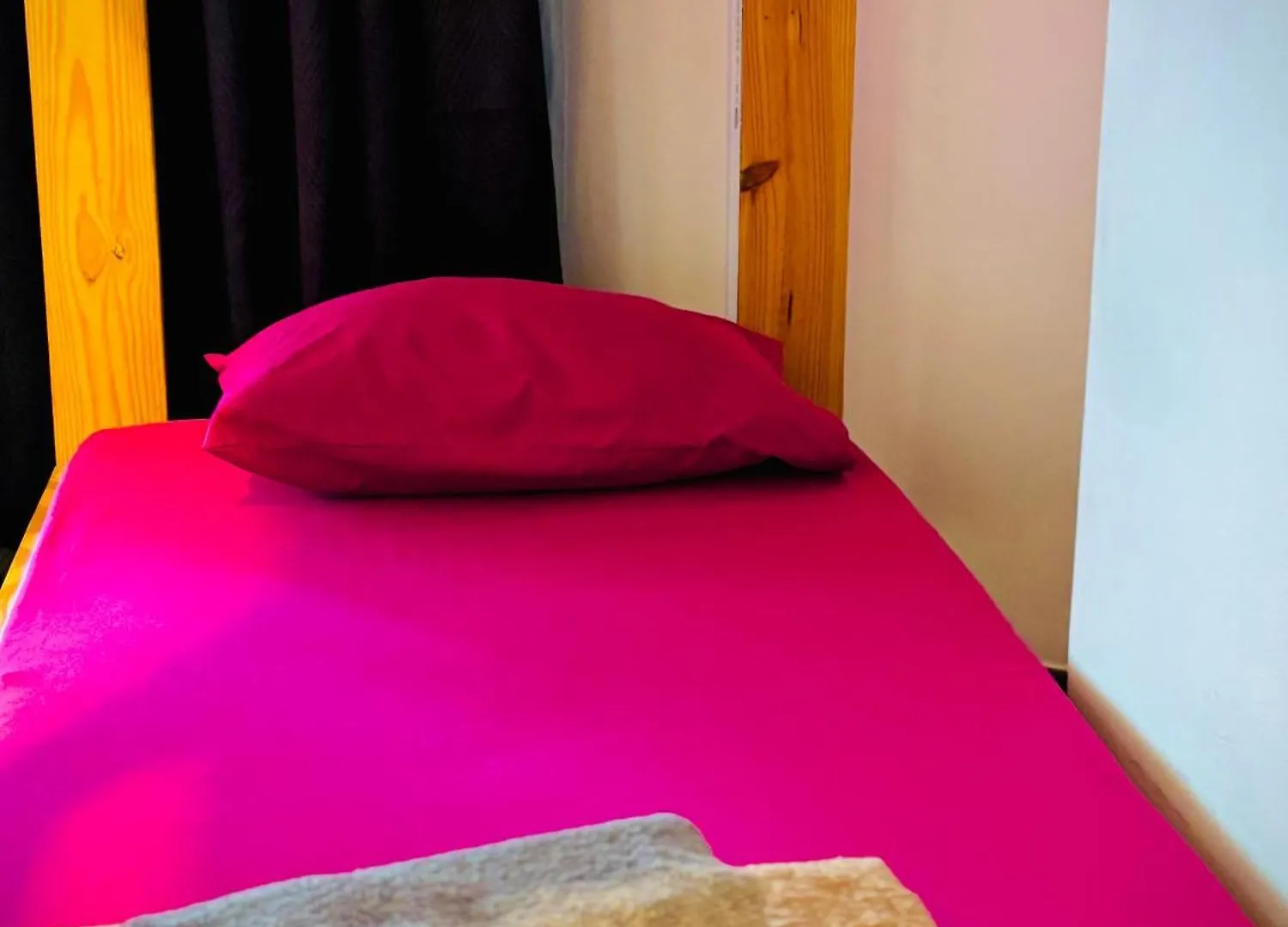 Regalia Skypool Klcc Friendly Hostel Kuala Lumpur