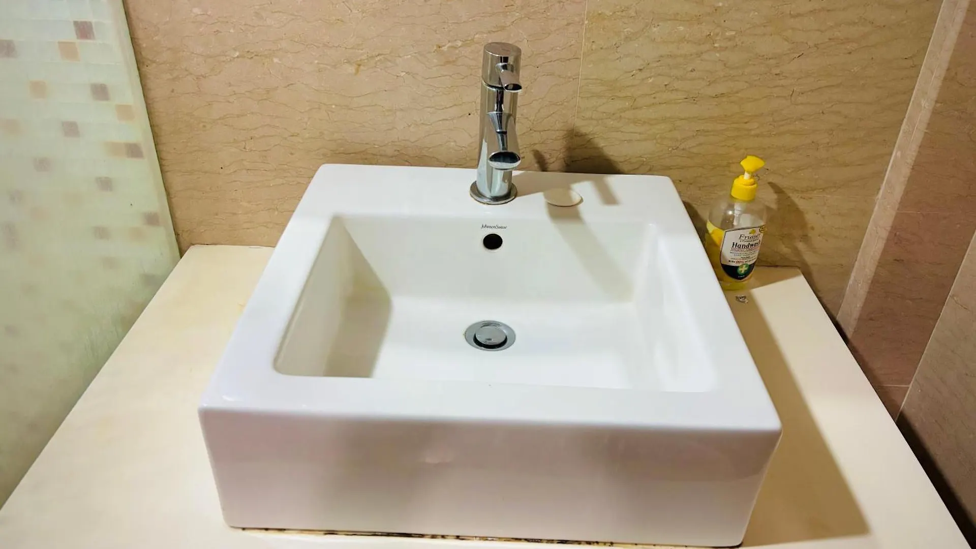 Regalia Skypool Klcc Friendly Hostel Kuala Lumpur