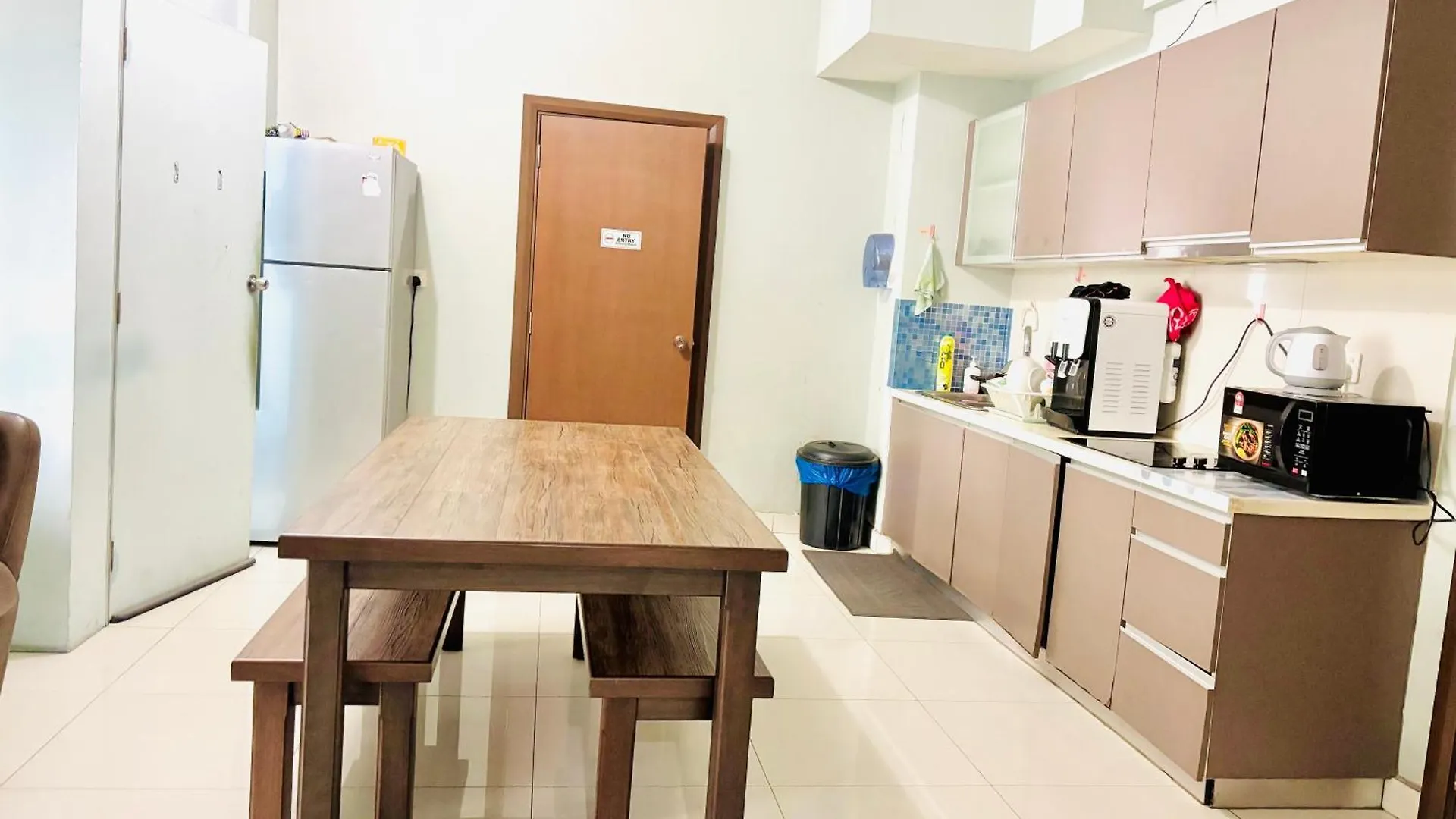 Regalia Skypool Klcc Friendly Hostel Kuala Lumpur Malaysia